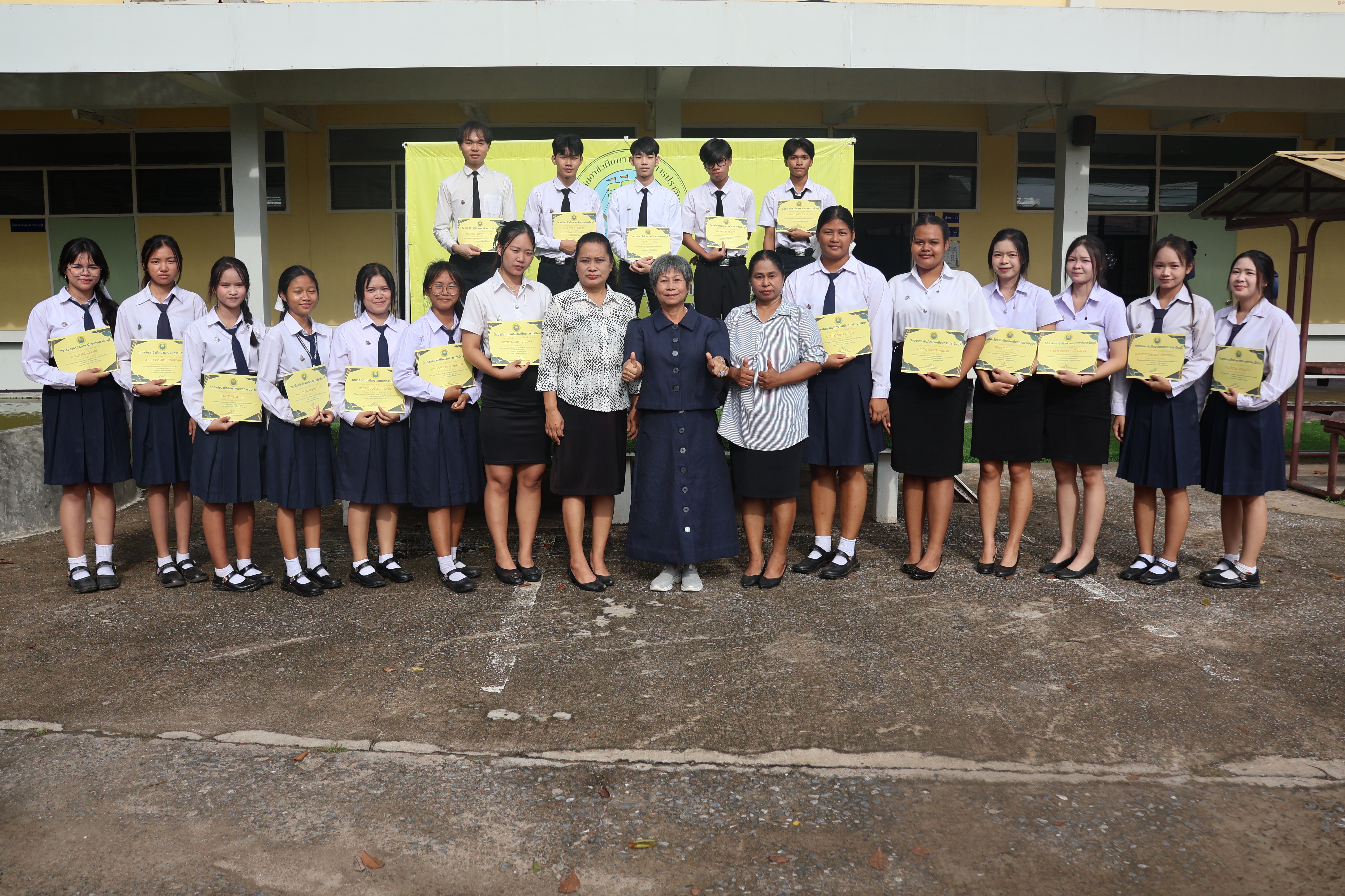 พิธีมอบเกียรติบัตรการประกวดมารยาทไทย ประจำปีการศึกษา 2569